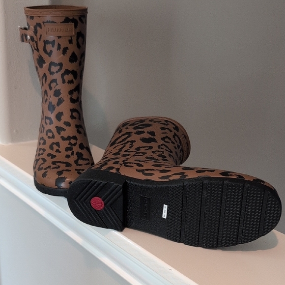 Hunter Brown Leopard Pattern Boots - Picture 7 of 10
